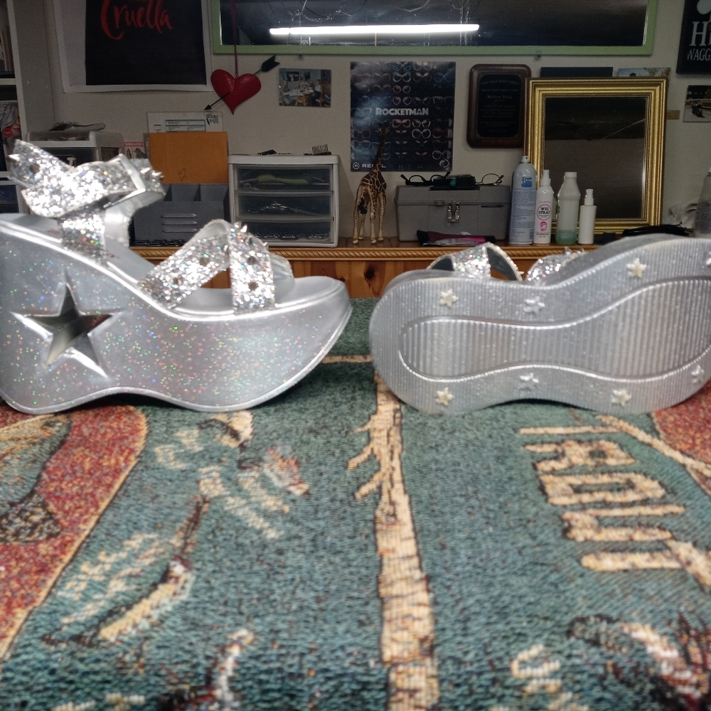 Shoes - Picture 3 of 4